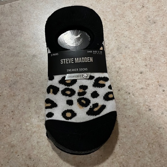 Steve Madden Sneaker Socks - Picture 1 of 3